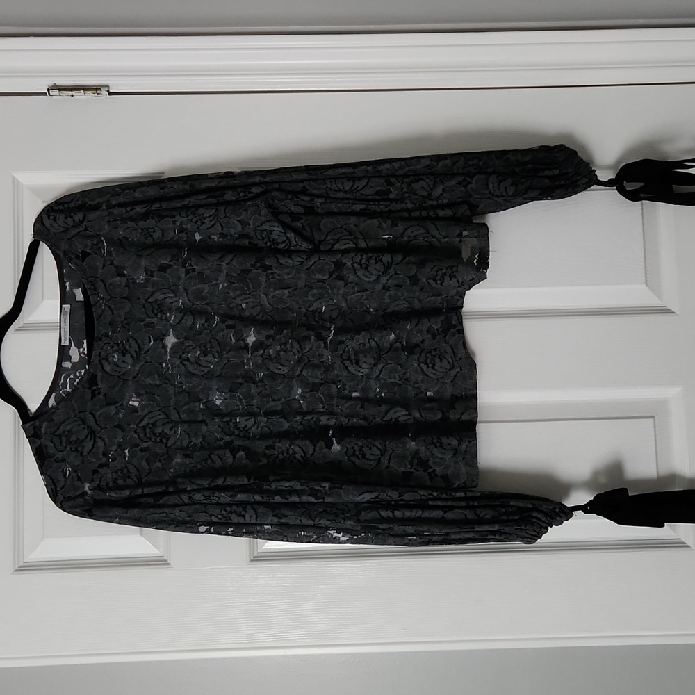🌸3/$30! Zara grey lace blouse size XL